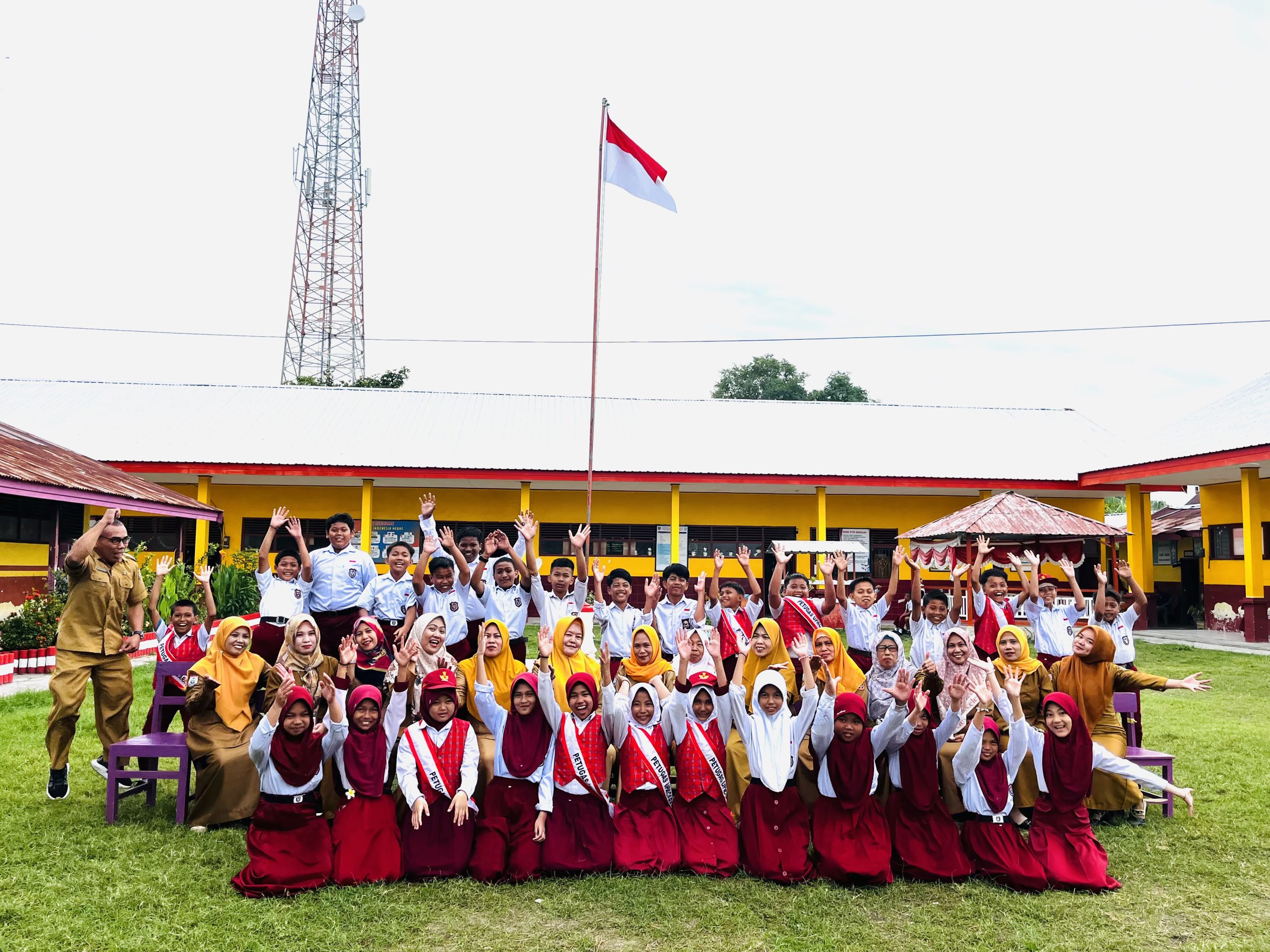 Kenangan Terindah di Penghujung Perjalanan: Salam Perpisahan untuk Kelas VI SDN 055 & 003 Kandeapi